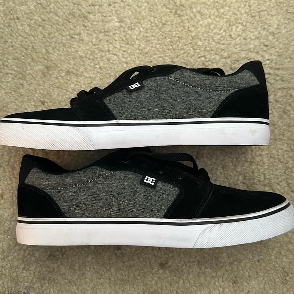 DC skate shoes
